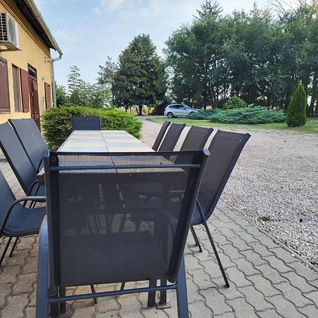 Nyarfas Vendeghaz Hotel Szeged Exterior photo