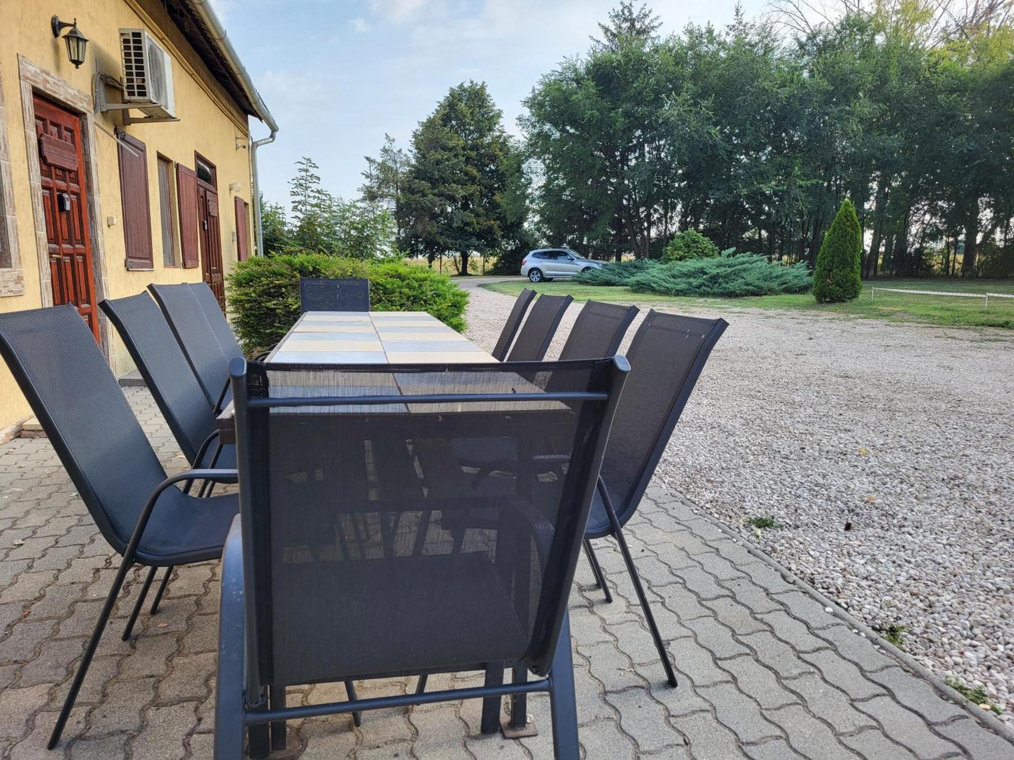 Nyarfas Vendeghaz Hotel Szeged Exterior photo